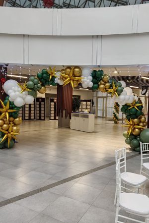 Арка из разнокалиберной гирлянды