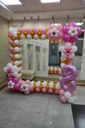 Фоторамка из шаров к 8 марта