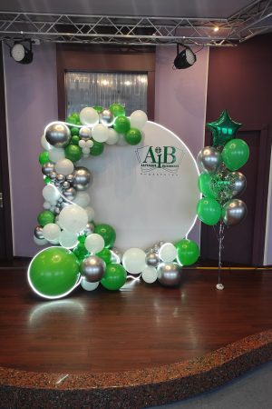 Фотозона с логотипом компании