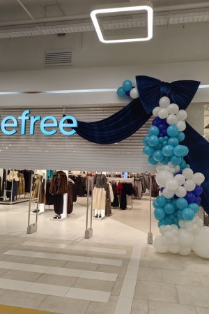 Оформление входа разнокалиберной гирляндой №2