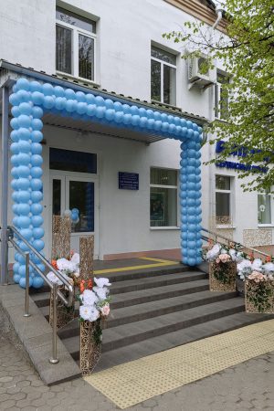 Украшение шарами открытия почты