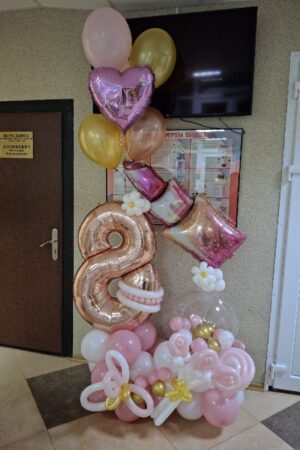 Композиция к 8 марта с помадой